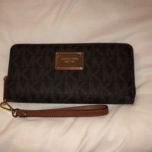 Michael Kors phone wallet/wristlet